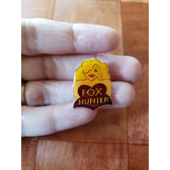 Vintage 1987 Fox Hunter Brooch Lapel Pin Voluptuous Blonde Woman Enamel Jewelry - Picture 4 of 5